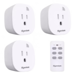 Syantek Remote Control Plug and its included handheld remote, operating a lamp without a smartphone.